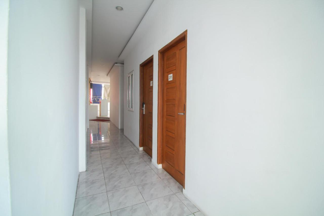 Oyo 1825 Marcopolo Homestay Pekanbaru Buitenkant foto