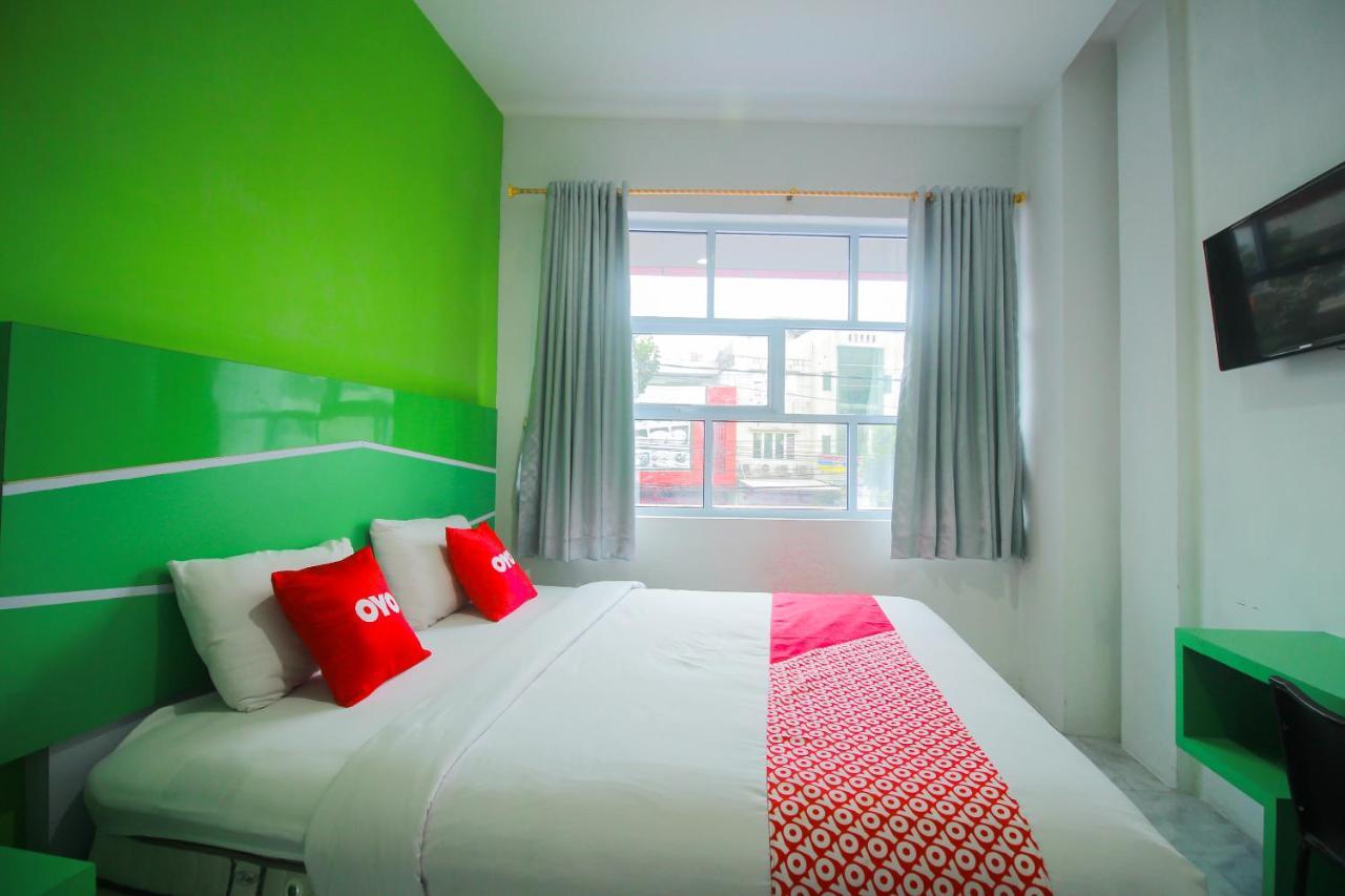 Oyo 1825 Marcopolo Homestay Pekanbaru Buitenkant foto