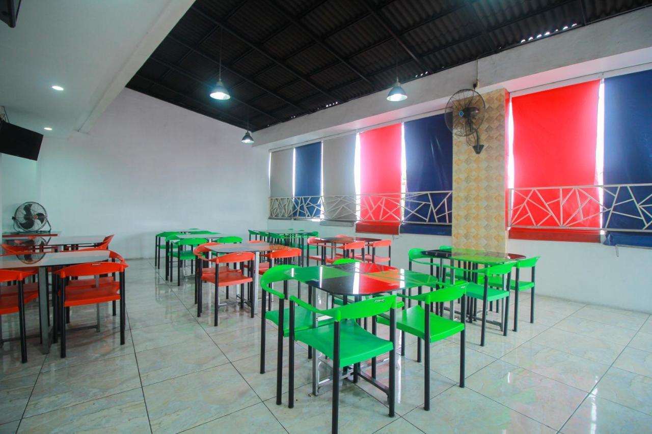 Oyo 1825 Marcopolo Homestay Pekanbaru Buitenkant foto
